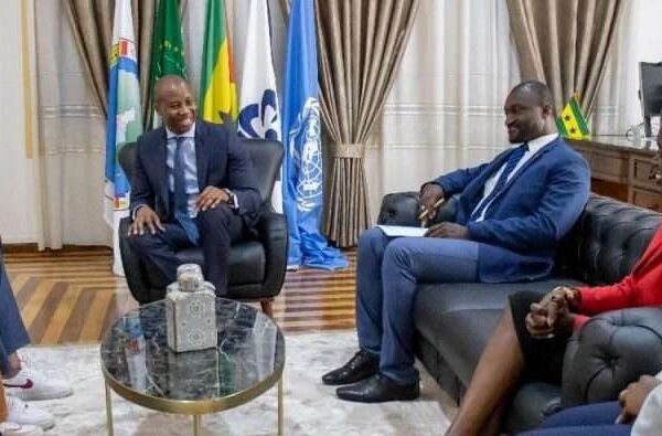 Calema recebem passaportes diplomáticos como embaixadores da cultura santomense