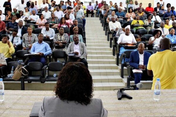 Governo anuncia novo sistema de registo de presenças para funcionários públicos