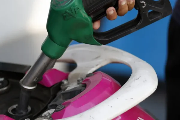 Governo prevê aumento do preço do combustível por impacto da guerra no Médio Oriente