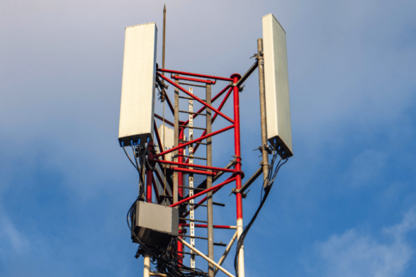 CST expande rede de telecomunicações com nova antena em Água Izé